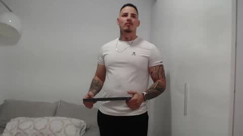 Snapshot of danielmilan chatting on 02-25-25, 02:11 THE BIG BOSS online show from 02-25-25, 02:11