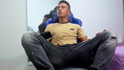 Snapshot of daniels6959 chatting on 10-28-25, 04:27 JUAN online show from 10-28-25, 04:27