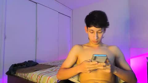 Snapshot of danielsex_1 chatting on 12-22-25, 01:35 Daniel online show from 12-22-25, 01:35