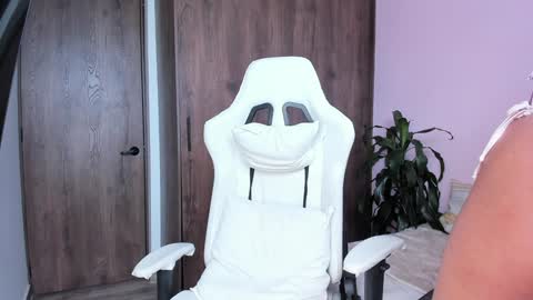 Daniela  online show from 12-19-24, 06:56