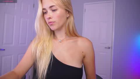 Snapshot of danikadillan chatting on 01-17-25, 01:47 Hi my name is Anna. Please say hello I like to chat with you. If u have request use Tip option .Thank you online show from 01-17-25, 01:47