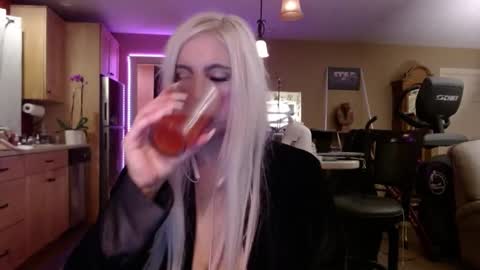 Snapshot of danikawhite69 chatting on 12-14-24, 10:13 DanikaWhite69 online show from 12-14-24, 10:13