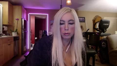 Snapshot of danikawhite69 chatting on 12-26-24, 07:45 DanikaWhite69 online show from 12-26-24, 07:45