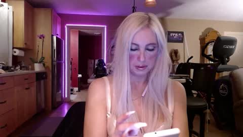 Snapshot of danikawhite69 chatting on 12-30-24, 05:04 DanikaWhite69 online show from 12-30-24, 05:04
