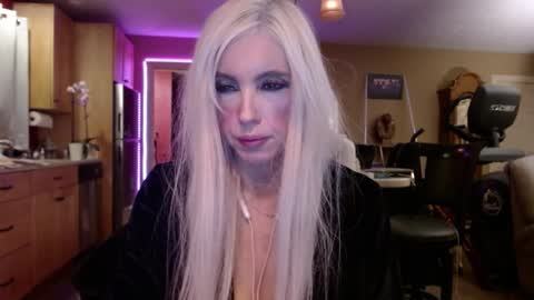 Snapshot of danikawhite69 chatting on 01-26-25, 10:23 DanikaWhite69 online show from 01-26-25, 10:23