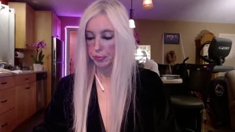 Snapshot of danikawhite69 chatting on 02-19-25, 11:06 DanikaWhite69 online show from 02-19-25, 11:06