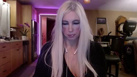 Snapshot of danikawhite69 chatting on 02-24-25, 08:06 DanikaWhite69 online show from 02-24-25, 08:06