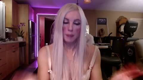 Snapshot of danikawhite69 chatting on 03-03-25, 05:42 DanikaWhite69 online show from 03-03-25, 05:42