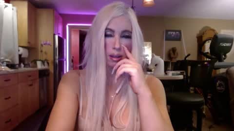 Snapshot of danikawhite69 chatting on 09-17-25, 06:04 DanikaWhite69 online show from 09-17-25, 06:04