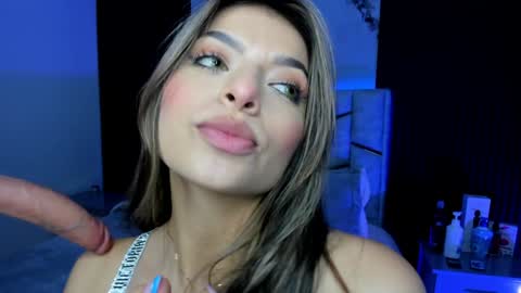 Snapshot of daniphoenixx chatting on 12-18-24, 09:29 Dani Phonenix online show from 12-18-24, 09:29