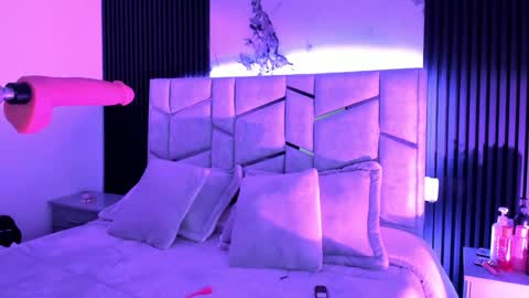 Snapshot of daniphoenixx chatting on 12-28-24, 07:11 Dani Phonenix online show from 12-28-24, 07:11