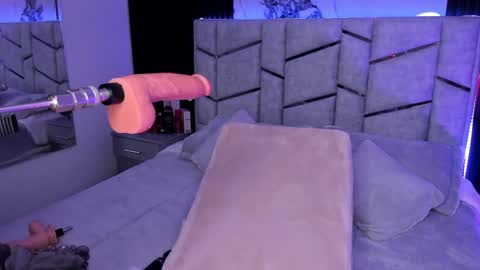 Snapshot of daniphoenixx chatting on 01-27-25, 11:22 Dani Phonenix online show from 01-27-25, 11:22