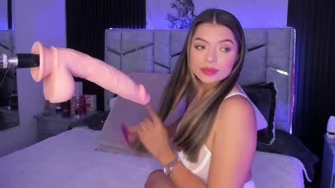 Snapshot of daniphoenixx chatting on 02-13-25, 07:42 Dani Phonenix online show from 02-13-25, 07:42