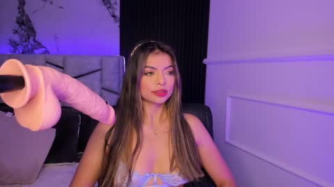 Snapshot of daniphoenixx chatting on 02-17-25, 07:10 Dani Phonenix online show from 02-17-25, 07:10