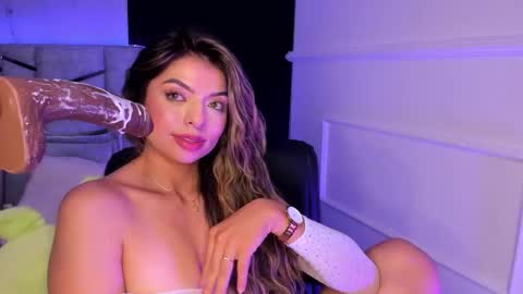 Snapshot of daniphoenixx chatting on 02-22-25, 06:50 Dani Phonenix online show from 02-22-25, 06:50