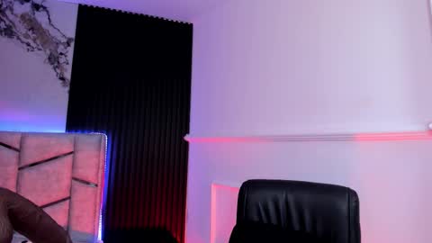 Snapshot of daniphoenixx chatting on 10-24-25, 07:32 Dani Phonenix online show from 10-24-25, 07:32