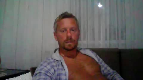 Snapshot of danisami12345 chatting on 09-26-25, 09:30 daniel online show from 09-26-25, 09:30