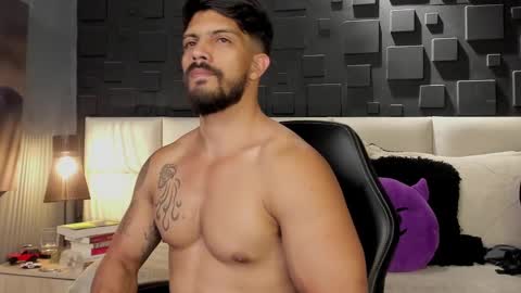 Snapshot of dann_saenz chatting on 02-08-25, 01:32 Dann saenz online show from 02-08-25, 01:32