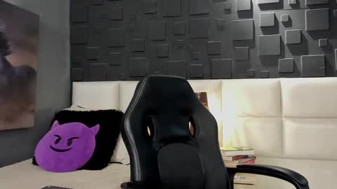 Snapshot of dann_saenz chatting on 02-12-25, 09:22 Dann saenz online show from 02-12-25, 09:22