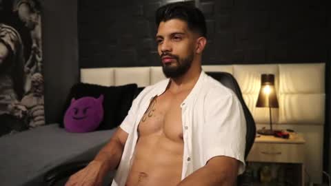 Snapshot of dann_saenz chatting on 02-21-25, 01:55 Dann saenz online show from 02-21-25, 01:55