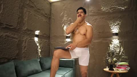 Snapshot of dann_saenz chatting on 02-28-25, 10:52 Dann saenz online show from 02-28-25, 10:52