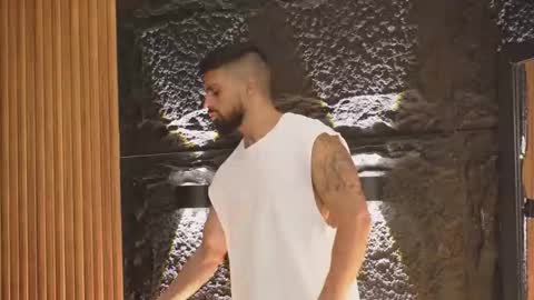 Snapshot of dann_saenz chatting on 10-15-25, 10:21 Dann saenz online show from 10-15-25, 10:21