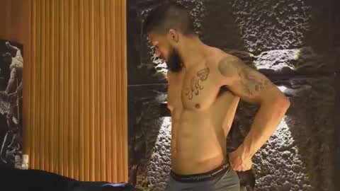 Snapshot of dann_saenz chatting on 10-22-25, 01:11 Dann saenz online show from 10-22-25, 01:11