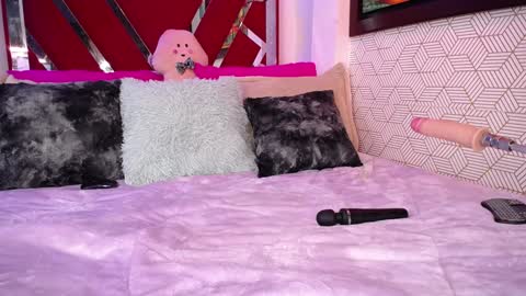 Snapshot of danna_ferri_ chatting on 12-20-24, 08:12 DANNA online show from 12-20-24, 08:12