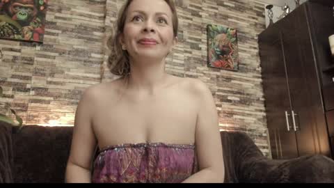 natalia online show from 12-19-24, 01:18