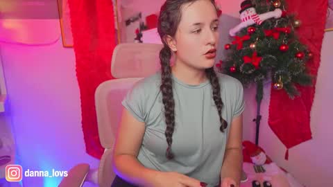 Danna Lovs online show from 11-21-25, 05:33