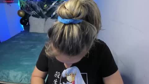 Danna martinezz online show from 10-22-25, 12:00