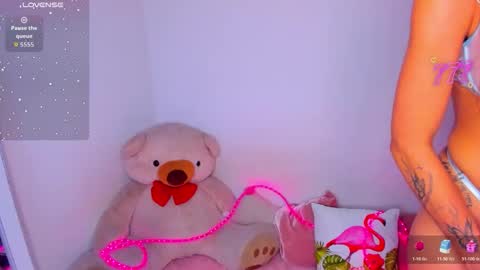 Snapshot of danna_rhodesx chatting on 04-25-26, 07:11 Danna Rhodes online show from 04-25-26, 07:11
