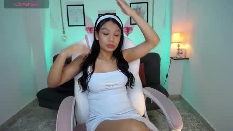 Snapshot of danna_rouse_ chatting on 02-15-26, 10:50 Danna online show from 02-15-26, 10:50