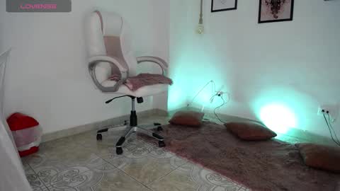 Snapshot of danna_rouse_ chatting on 03-11-26, 10:49 Danna online show from 03-11-26, 10:49