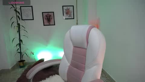 Snapshot of danna_rouse_ chatting on 03-21-26, 10:35 Danna online show from 03-21-26, 10:35