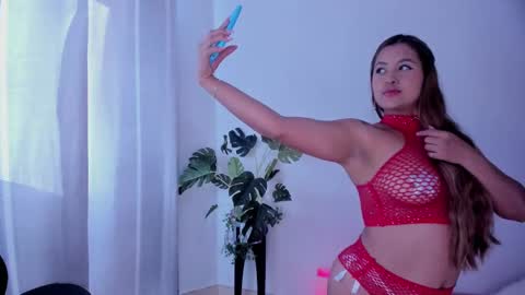 Snapshot of danna_stewart chatting on 02-21-25, 09:43 Paulina online show from 02-21-25, 09:43