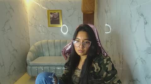 Snapshot of danna_sweet_s chatting on 10-15-25, 08:20 danna_sweet_s online show from 10-15-25, 08:20