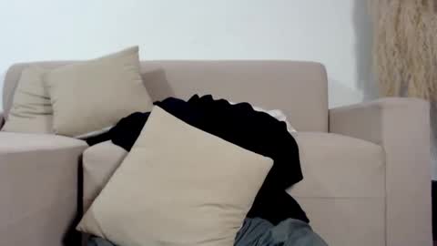 Snapshot of dannaareyes chatting on 10-15-25, 06:02 danna online show from 10-15-25, 06:02