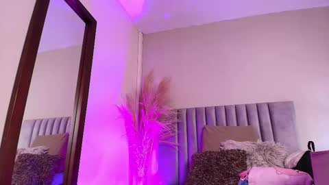 DannaHadid online show from 09-10-25, 06:19