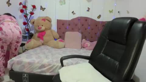 Danna Sofia jeins online show from 05-09-26, 02:22