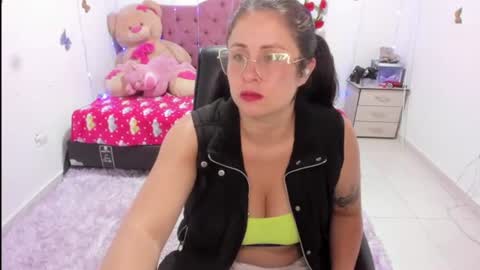 Danna Sofia jeins online show from 06-16-26, 03:14