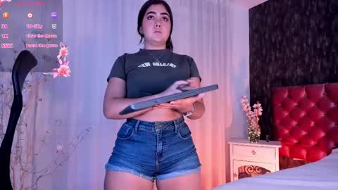 Snapshot of dannastaar chatting on 02-20-25, 03:19 Danna online show from 02-20-25, 03:19