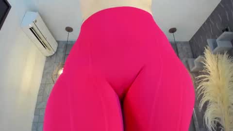 Snapshot of dannavelvet chatting on 07-21-26, 01:24 Danna online show from 07-21-26, 01:24