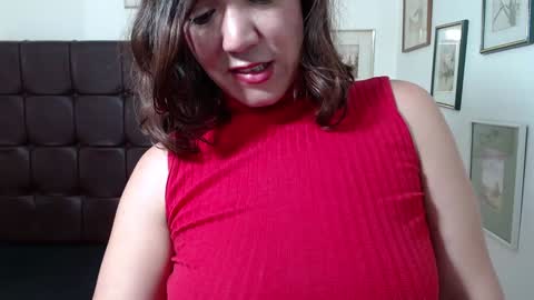 Snapshot of dannazuluaga chatting on 01-11-25, 02:36 Danna online show from 01-11-25, 02:36