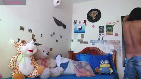 Snapshot of danny__phantom chatting on 01-12-25, 08:25 phantom555 online show from 01-12-25, 08:25