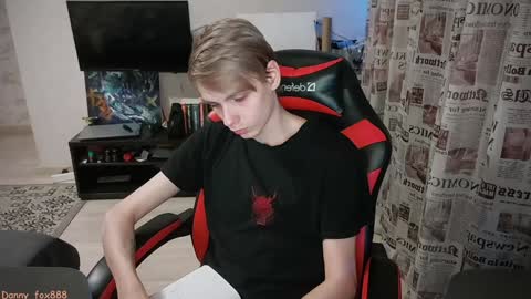 Snapshot of danny_fox888 chatting on 01-09-25, 05:00 Daniel online show from 01-09-25, 05:00