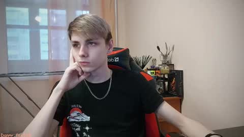 Snapshot of danny_fox888 chatting on 02-16-25, 02:09 Daniel online show from 02-16-25, 02:09