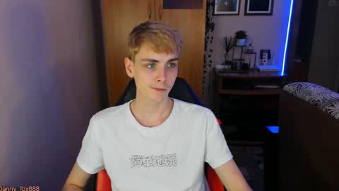Snapshot of danny_fox888 chatting on 09-09-25, 05:01 Daniel online show from 09-09-25, 05:01