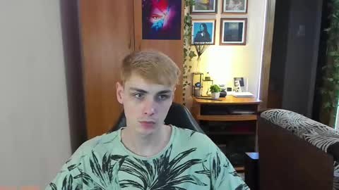 Snapshot of danny_fox888 chatting on 09-12-25, 12:44 Daniel online show from 09-12-25, 12:44