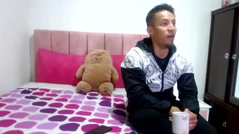 Snapshot of dannyhothot chatting on 01-27-25, 08:28 danny and ruby online show from 01-27-25, 08:28